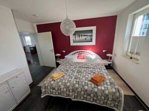 3 bedrooms, in-room safe, iron/ironing board, travel crib