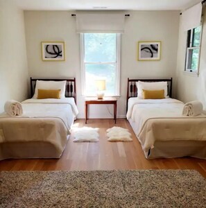 3 bedrooms, desk, travel cot, free WiFi