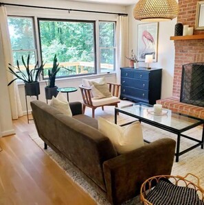 Smart TV, fireplace, DVD player, ping pong