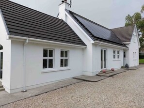 Exterior - Stunning apartment set in private native woodland (Ramelton)