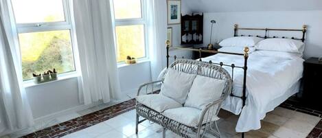 2 عدّة غرف نوم ومكتب ومكواة/لوح كي وواي فاي مجانًا