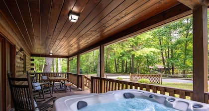 3.5 miles to Blue Ridge + Hot Tub + Shuffleboard + Fire Pit + Arcade