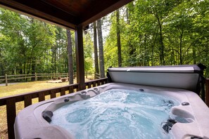 Outdoor spa tub - 3.5 miles to Blue Ridge + Hot Tub + Shuffleboard + Fire Pit + Arcade (Mineral Bluff)