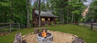 3.5 miles to Blue Ridge + Hot Tub + Shuffleboard + Fire Pit + Arcade