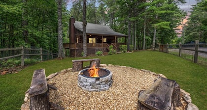 3.5 miles to Blue Ridge + Hot Tub + Shuffleboard + Fire Pit + Arcade