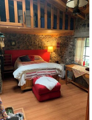3 bedrooms, WiFi, bed sheets - Beautiful cabin in the woods (Huitzilac)