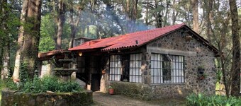 Hermosa cabaña en el bosque