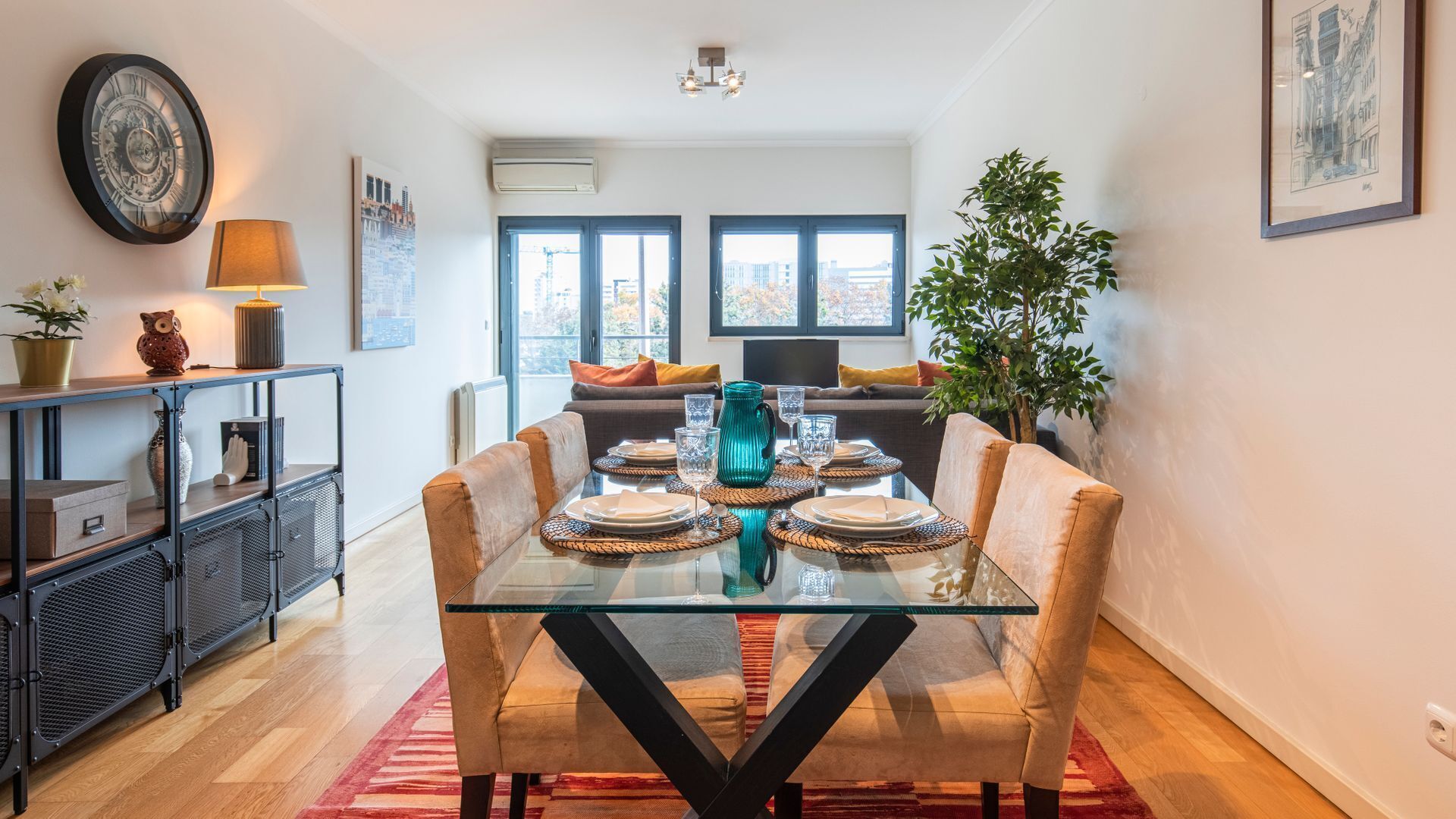 المنشأة من الداخل