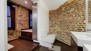 Douche, sĂšche-cheveux, serviettes fournies