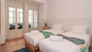 2 chambres, fer et planche à repasser, Wi-Fi gratuit, draps fournis