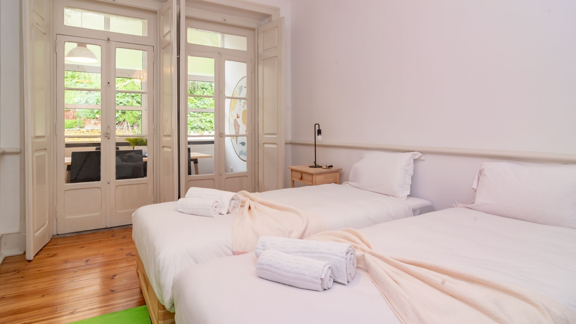 3 bedrooms, iron/ironing board, WiFi (free), bed sheets