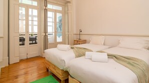4 habitaciones, tabla de planchar con plancha y wifi gratis 