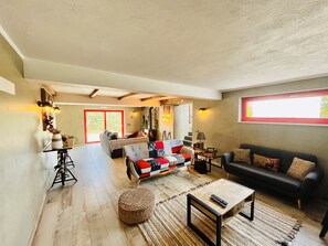 TV, fireplace, video games, DVD player