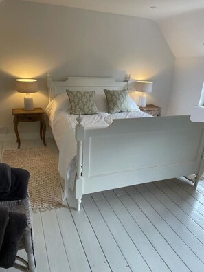 1 habitación, escritorio, tabla de planchar con plancha y wifi 