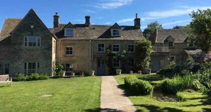 Charming Cotswolds cottage retreat -close to Woodstock, Blenheim & Oxford