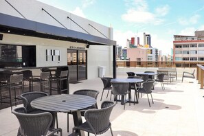 Apartment | Outdoor dining - Apart no Mardisa Design por Carpediem (João Pessoa)