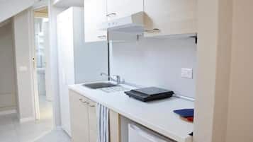Mini-fridge, griddle