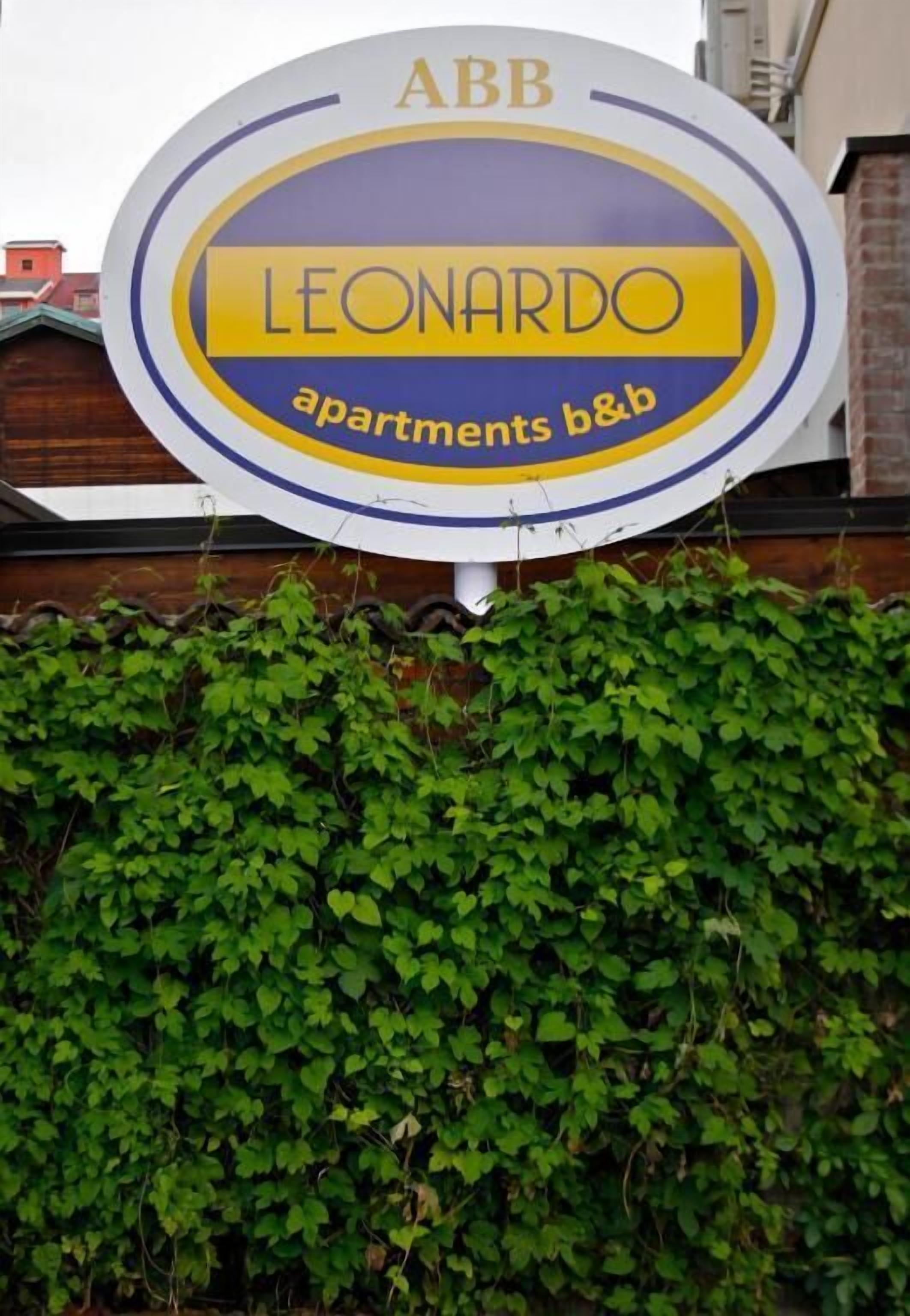 A sign for 'Leonardo Apartments b&b' with a circular design and the abbreviation 'ABB' at the top.