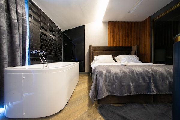 Penthouse Keluarga | Minibar, tirai kedap cahaya, setrika/meja setrika, dan Wi-Fi gratis