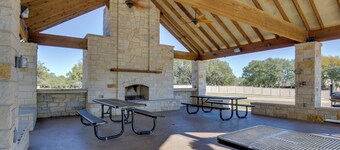 4 Mi to TPC San Antonio: Cozy Getaway w/ Deck!
