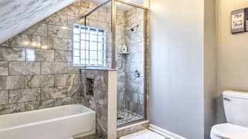 City Chic Townhome Near Downtown | Bathroom