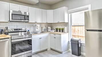 City Chic Townhome Near Downtown | Private kitchen