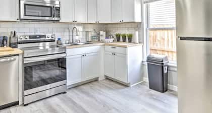 Urban Chic Townhome Near Downtown