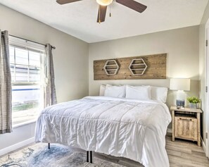 City Chic Townhome Near Downtown | 2 bedrooms, memory foam beds, individually decorated - Urban Chic Townhome Near Downtown (Indianapolis)