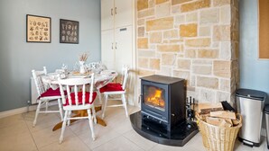 Cottage | Interior - An Teachín Corcra (Kilbrickan)