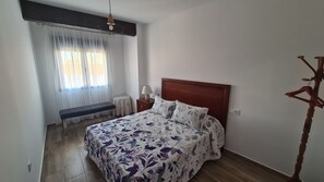 3 chambres, bureau, fer et planche à repasser, Wi-Fi gratuit