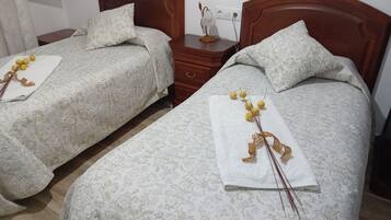 3 bedrooms, desk, travel crib, WiFi (free)