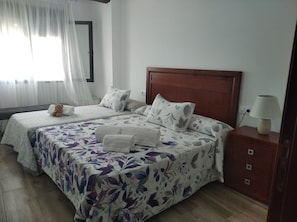 3 habitaciones, escritorio, tabla de planchar con plancha y wifi gratis 