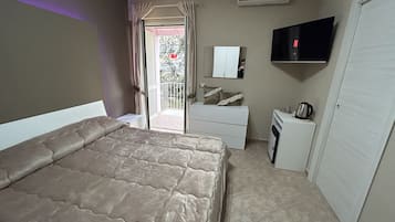 Club Room, 1 Double Bed, Garden View