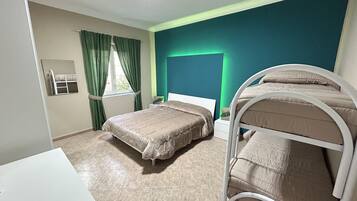 Familienzimmer | Allergikerbettwaren, kostenlose Minibar, Schreibtisch