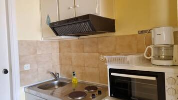 Apartemen | Dapur pribadi | Lemari es, microwave, oven, dan ketel listrik