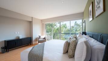 1 bedroom, in-room safe, desk, iron/ironing board