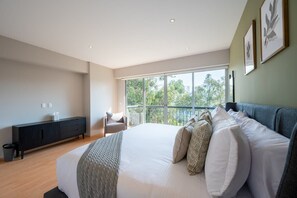 1 Schlafzimmer, Zimmersafe, Schreibtisch, Bügeleisen/Bügelbrett