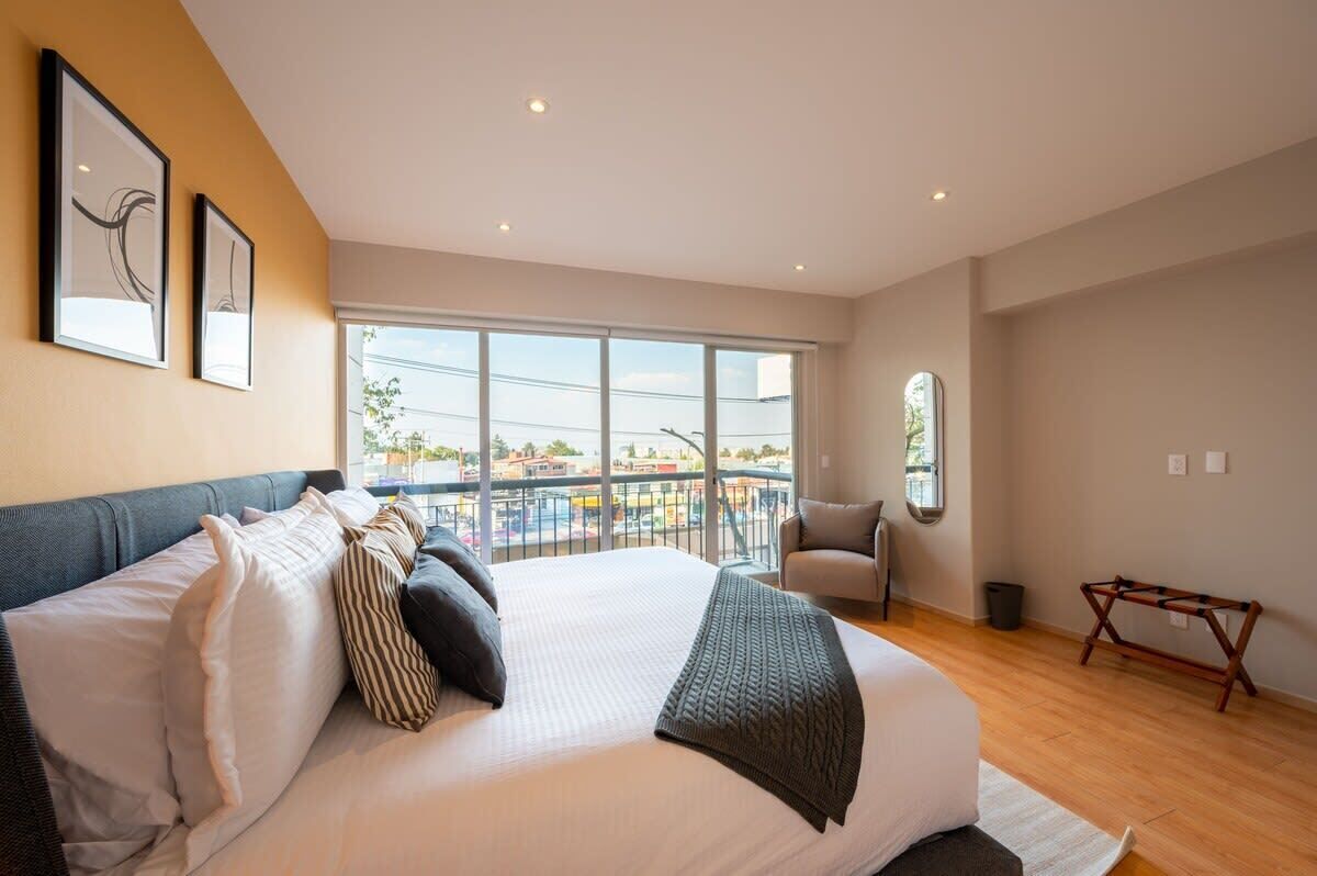 Caja de seguridad en la habitación y escritorio 