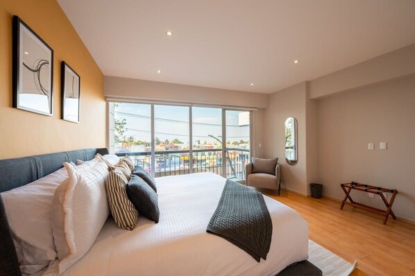 Caja de seguridad en la habitación y escritorio 