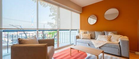 Televisor, reproductor de DVD, llibres i estèreo