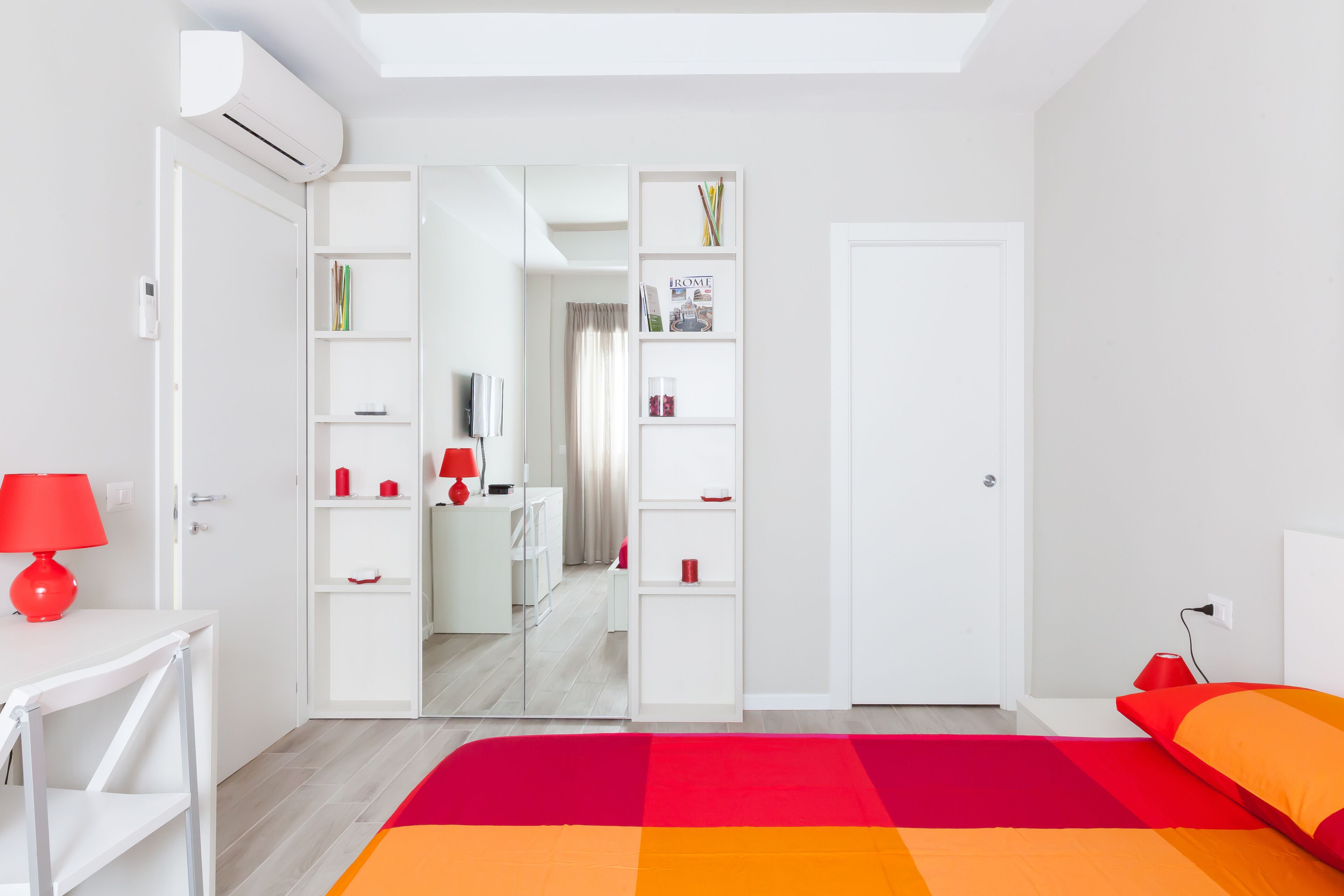 2 bedrooms, in-room safe, desk, iron/ironing board