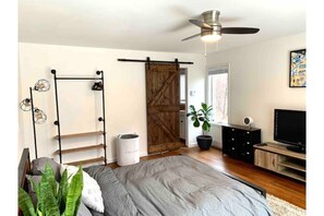 Room - 4 Season Chalet w/ Hunter Mtn Views, Hottub, Yard and 8 min from Windham/Hunter (Jewett)