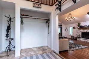 Interior - 4 Season Chalet w/ Hunter Mtn Views, Hottub, Yard and 8 min from Windham/Hunter (Jewett)