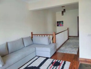 Smart TV, DVD player, books