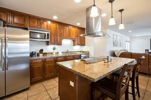 Fridge, microwave, oven, stovetop - Luxurious 3 Bedroom Home w Heated Pool, BBQ & Firepit (Scottsdale)
