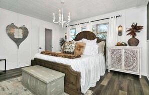 3 室のベッドルーム、アイロン / アイロン台、WiFi (無料)、ベッドシーツ