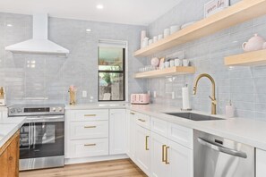 Fridge, cookware/dishes/utensils