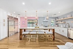 Fridge, cookware/dishes/utensils