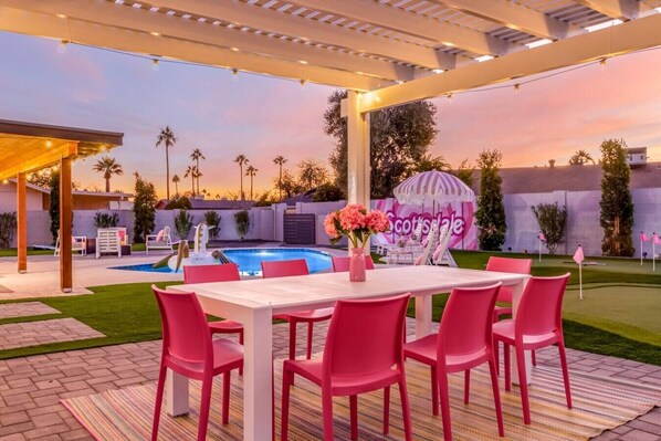 Outdoor dining