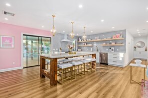 Fridge, cookware/dishes/utensils